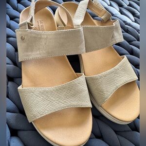 Dr. Scholl's Tan Textured Sandals